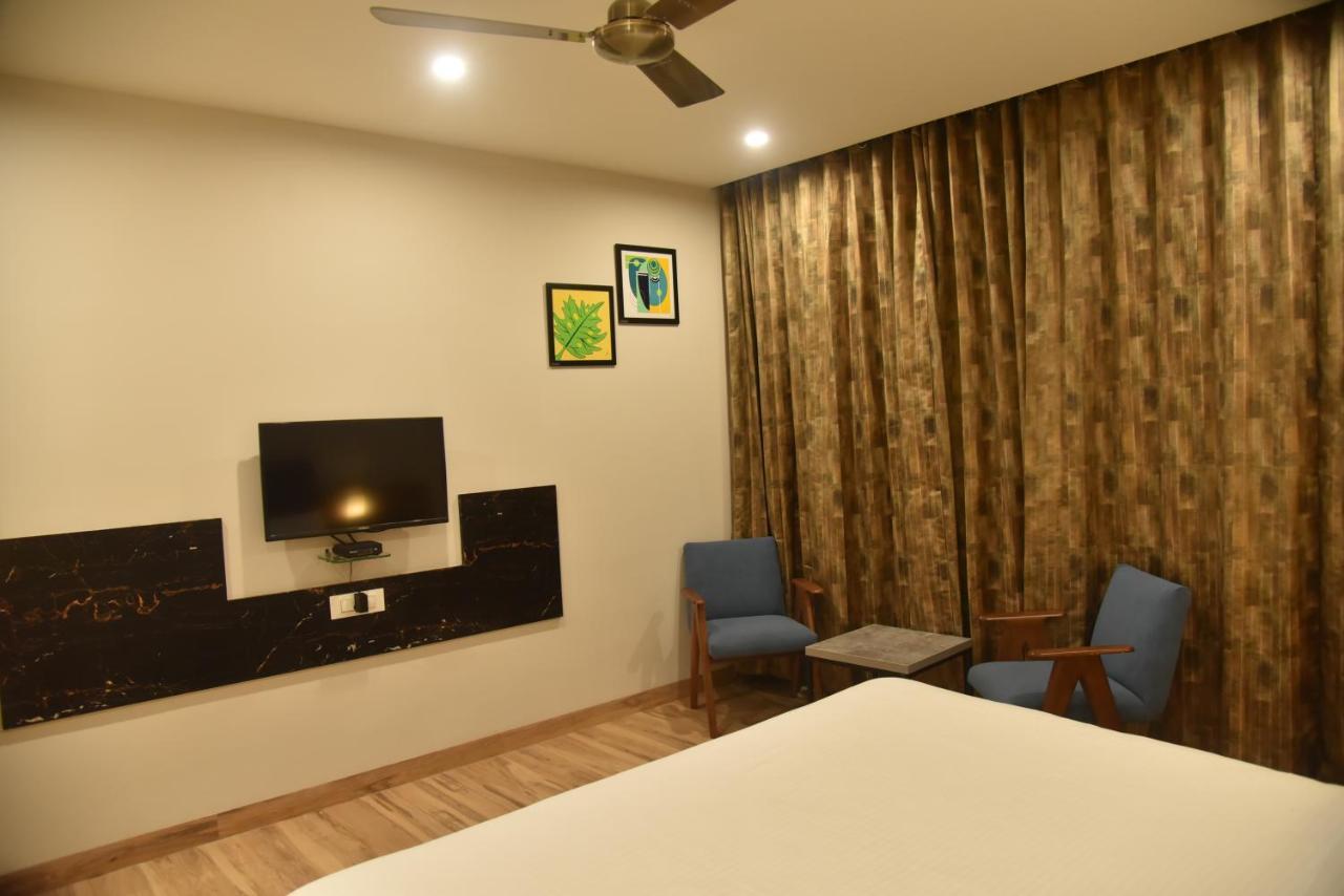The Oaks Comforts Hubli Exterior photo