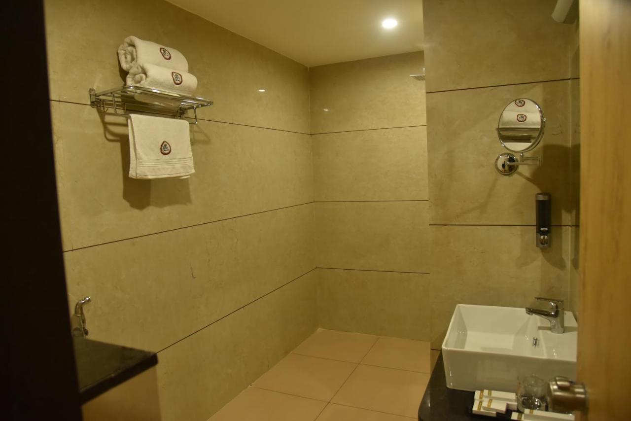 The Oaks Comforts Hubli Exterior photo