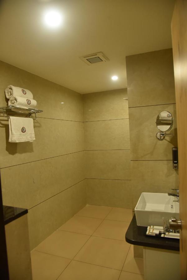 The Oaks Comforts Hubli Exterior photo