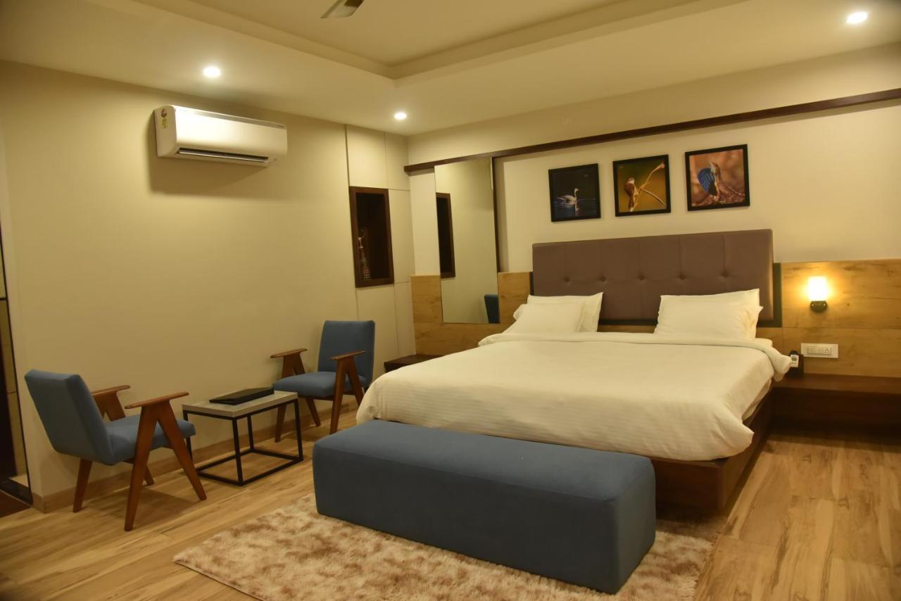 The Oaks Comforts Hubli Exterior photo